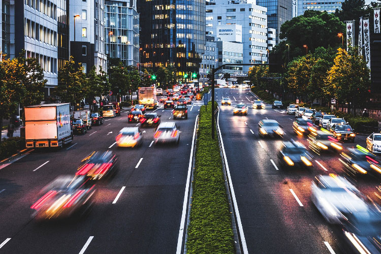 对汽車(chē)市场波动保持理(lǐ)和冷静